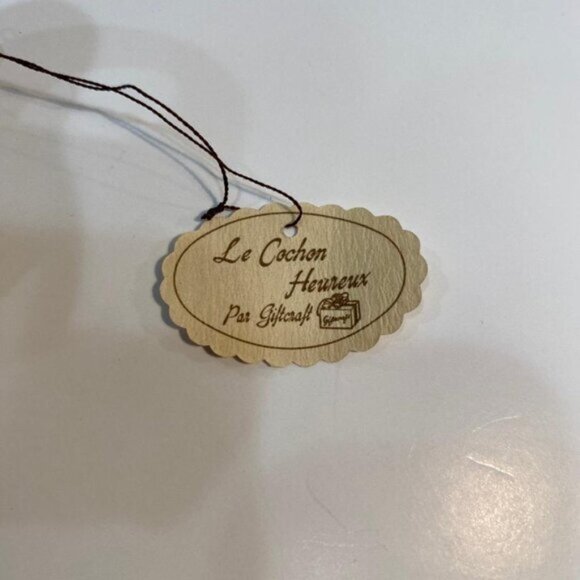 Vintage Japan Pig Couple Salt and Pepper Shakers with Handles - Picture 5 of 6